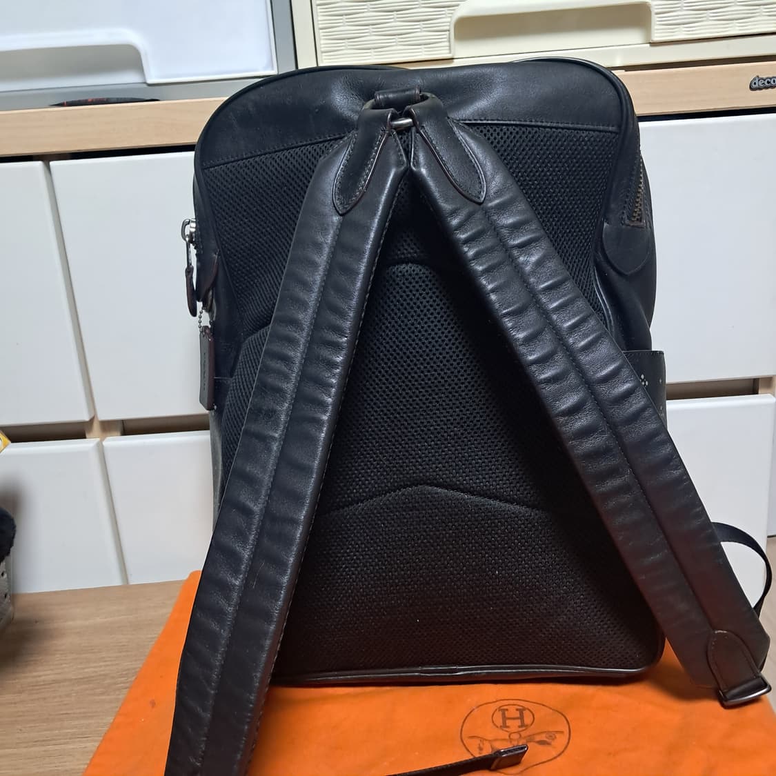 코치 블랙 가죽 백팩 (남녀공용 가능) 상품이미지3