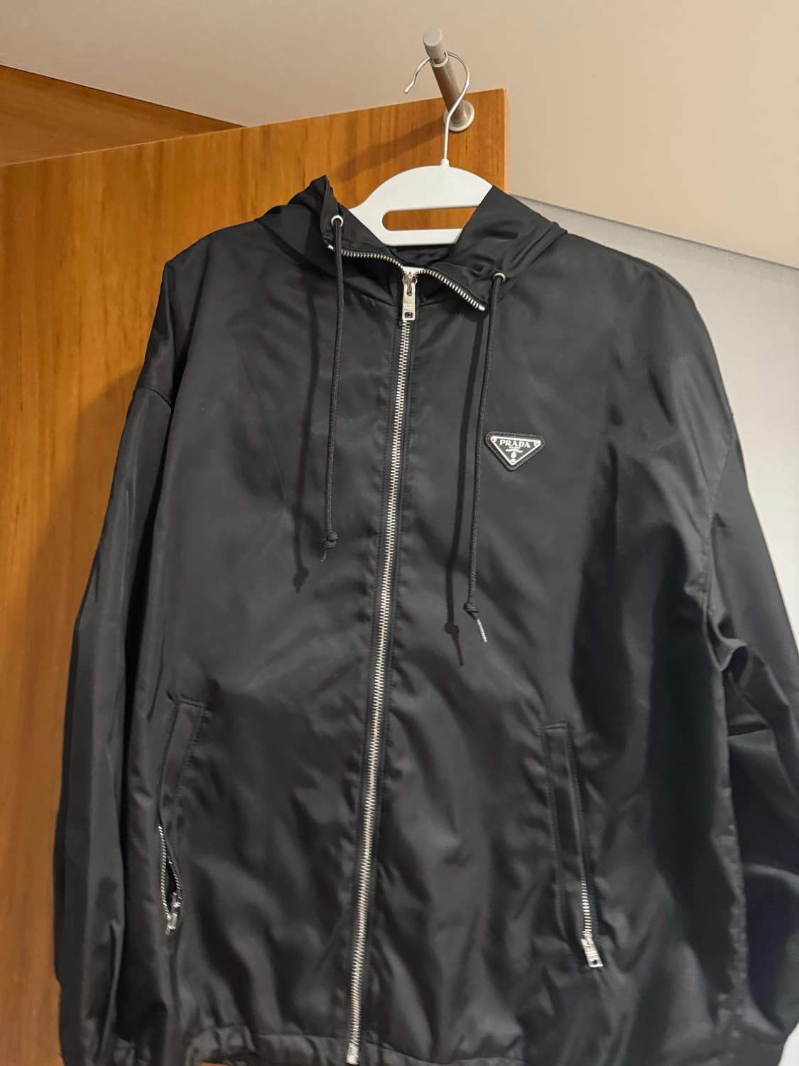프라다 블랙 바람막이 상품이미지1