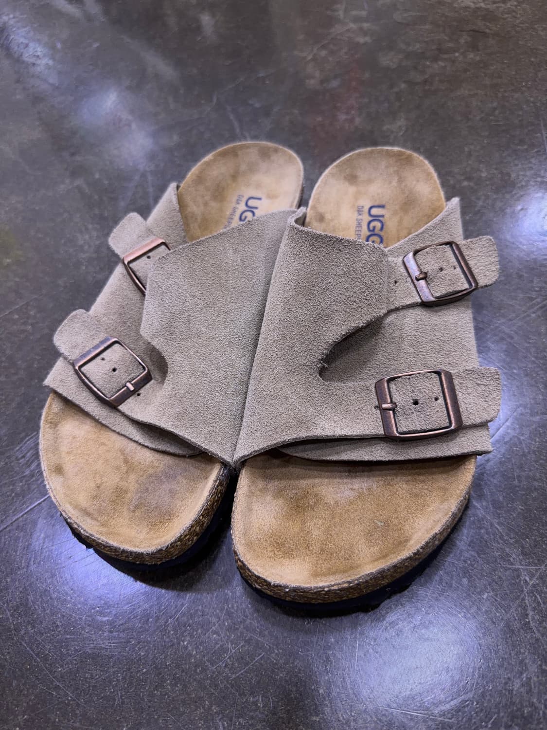 어그 D&K SHEEPSKIN 다크쉽 취리히 스웨이드 샌들 240 상품이미지2