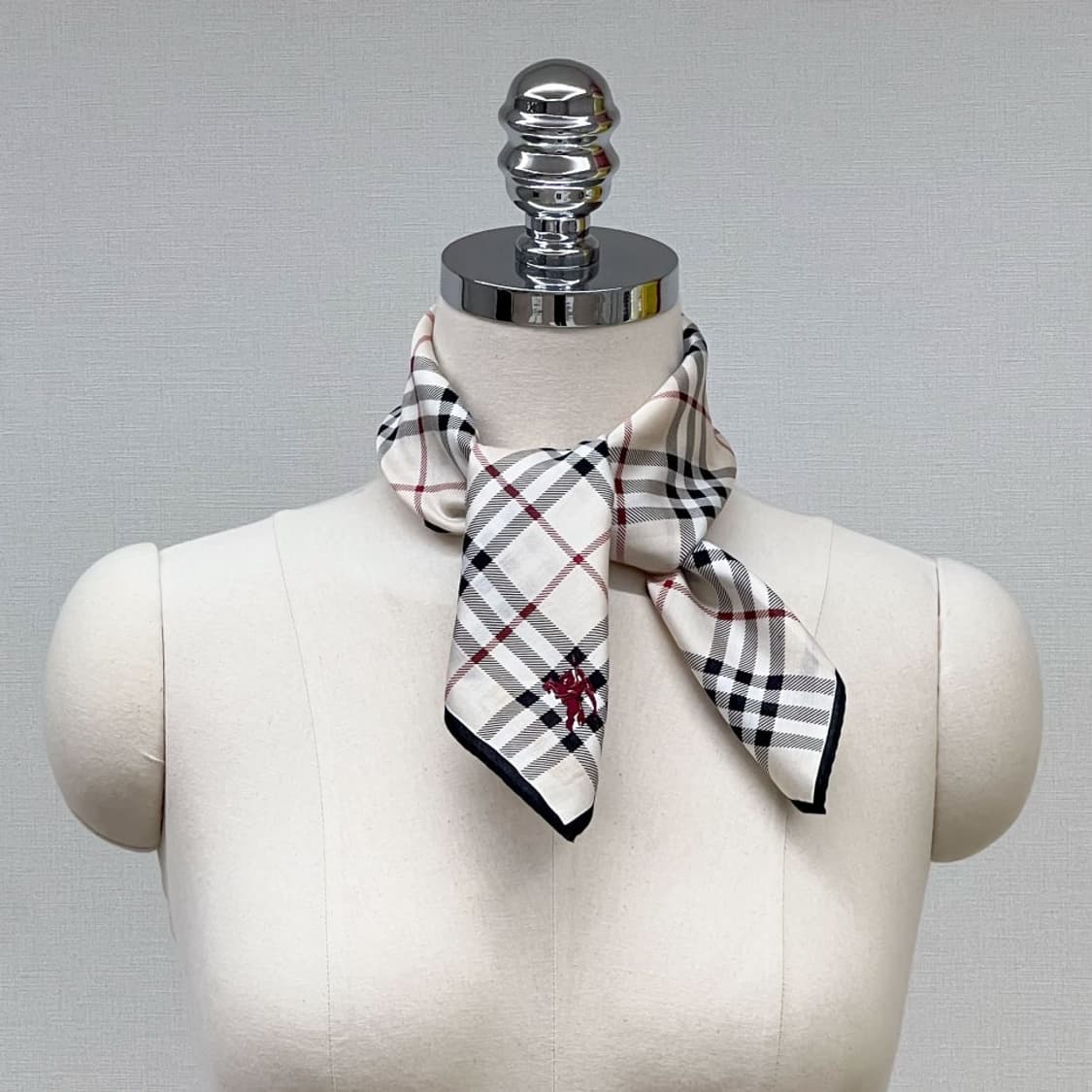 (새상품) burberry /버버리 쁘띠스카프 손수건 상품이미지7