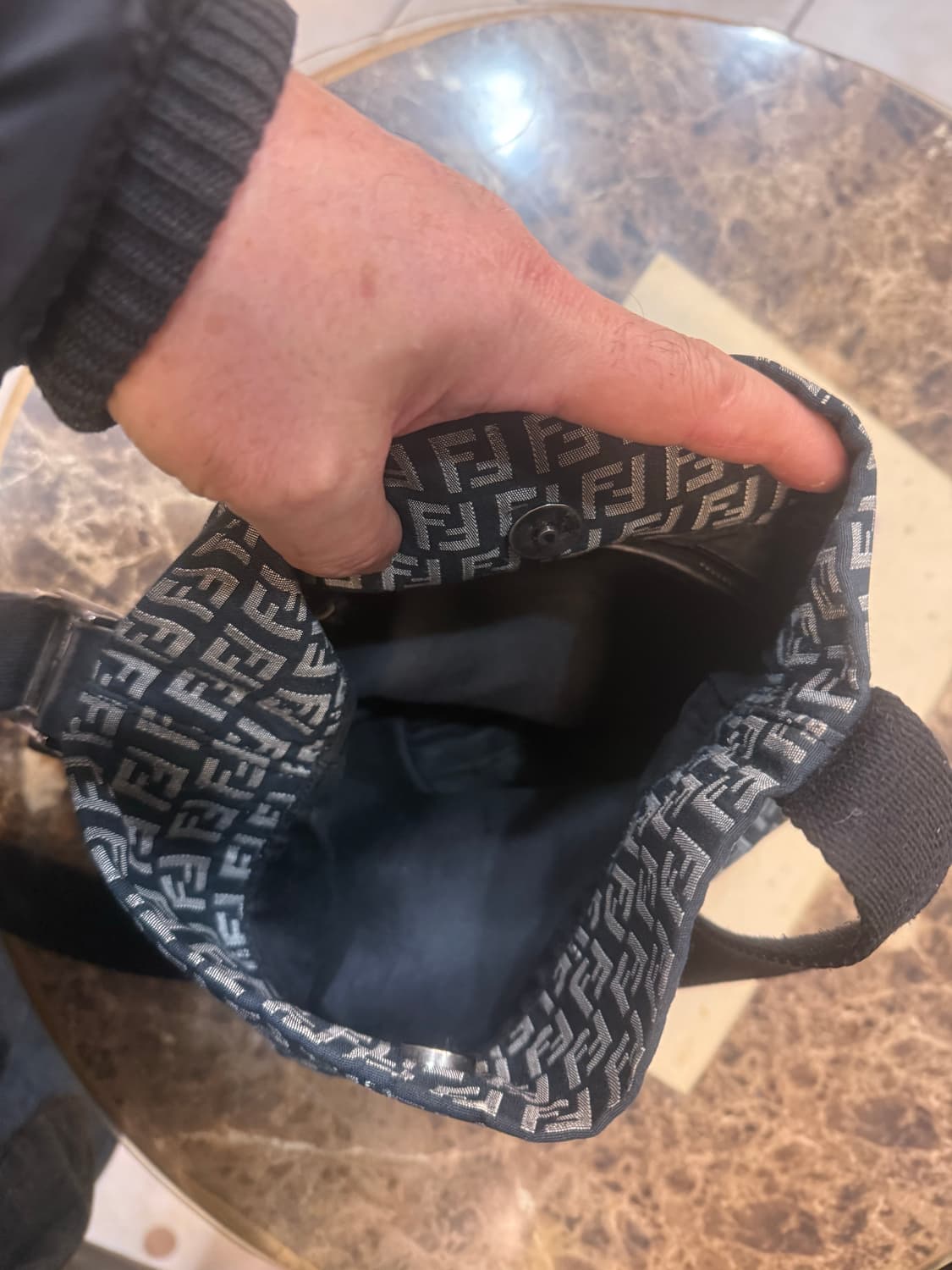 정품 펜디 주카 크로스백 팝니다 상품이미지6