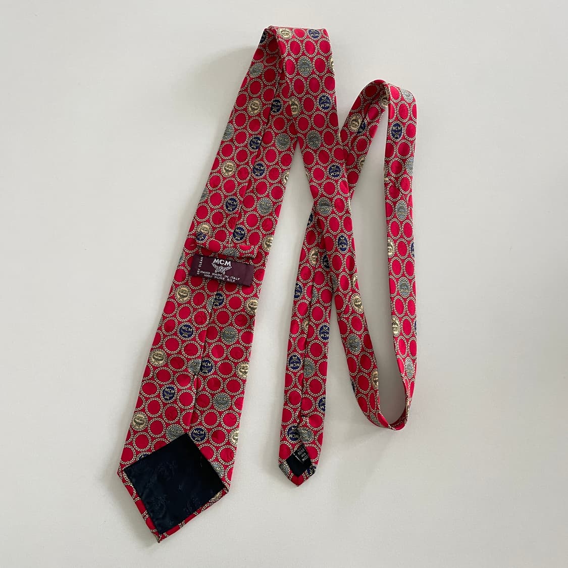 MCM 엠씨엠 레드 패턴 넥타이 상품이미지5