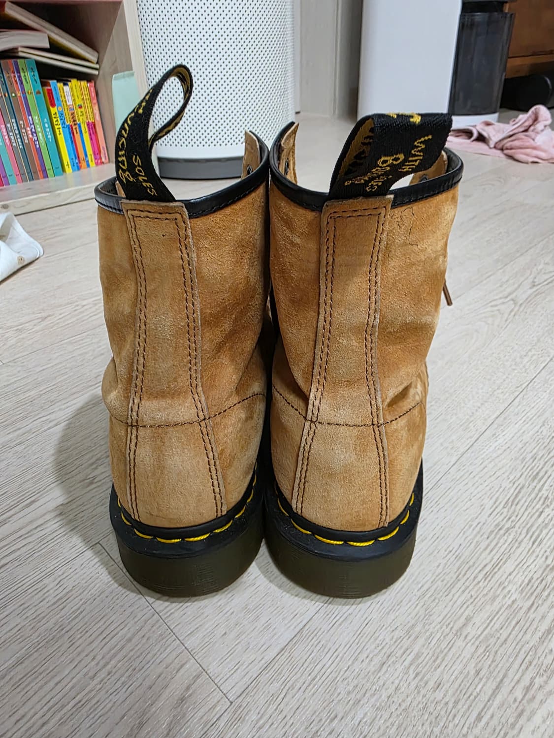 닥터마틴 101 6홀부츠 탄컬러 팝니다 상품이미지4
