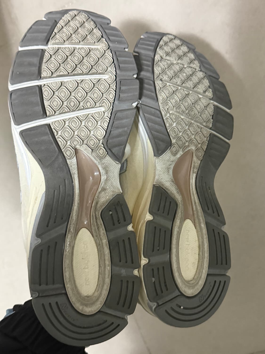 뉴발란스 990v4 270 상품이미지2