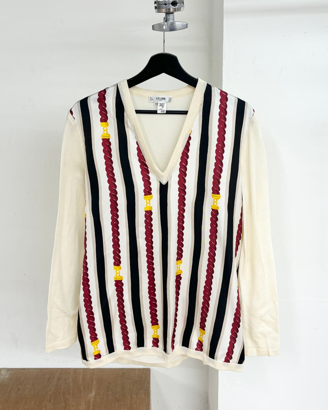 셀린느 아이보리 브이넥 프린팅 니트 상품이미지1