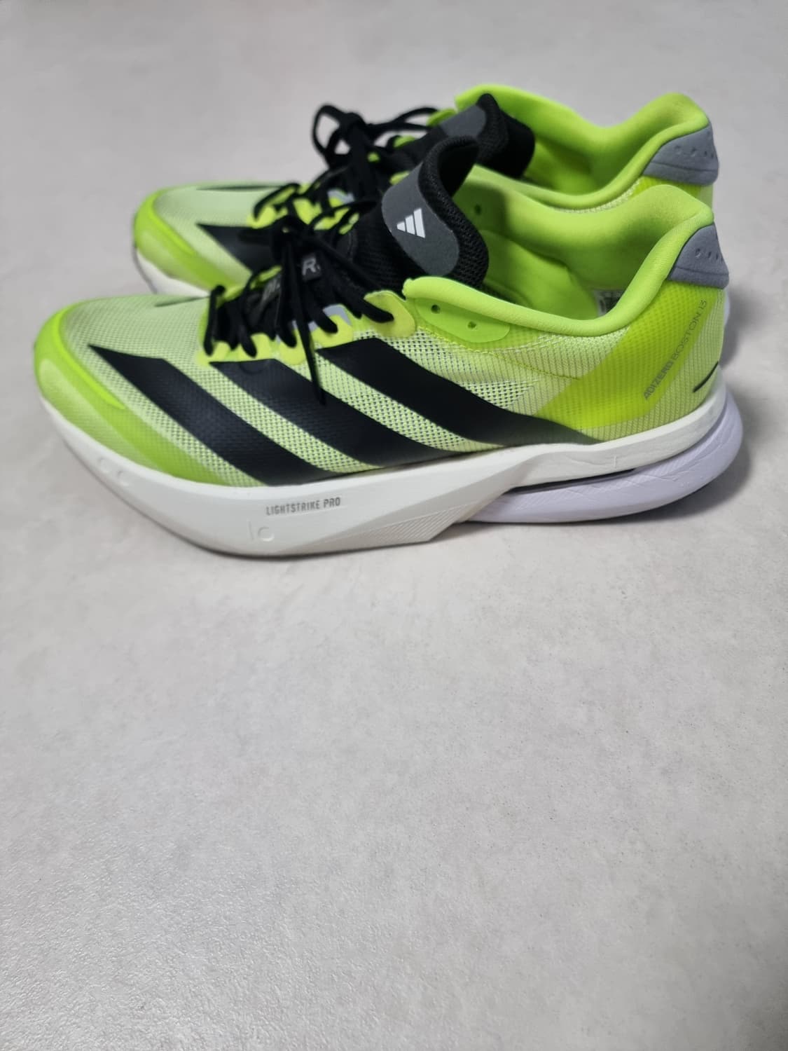 아디다스 보스턴 13 런닝화 네온 상품이미지2