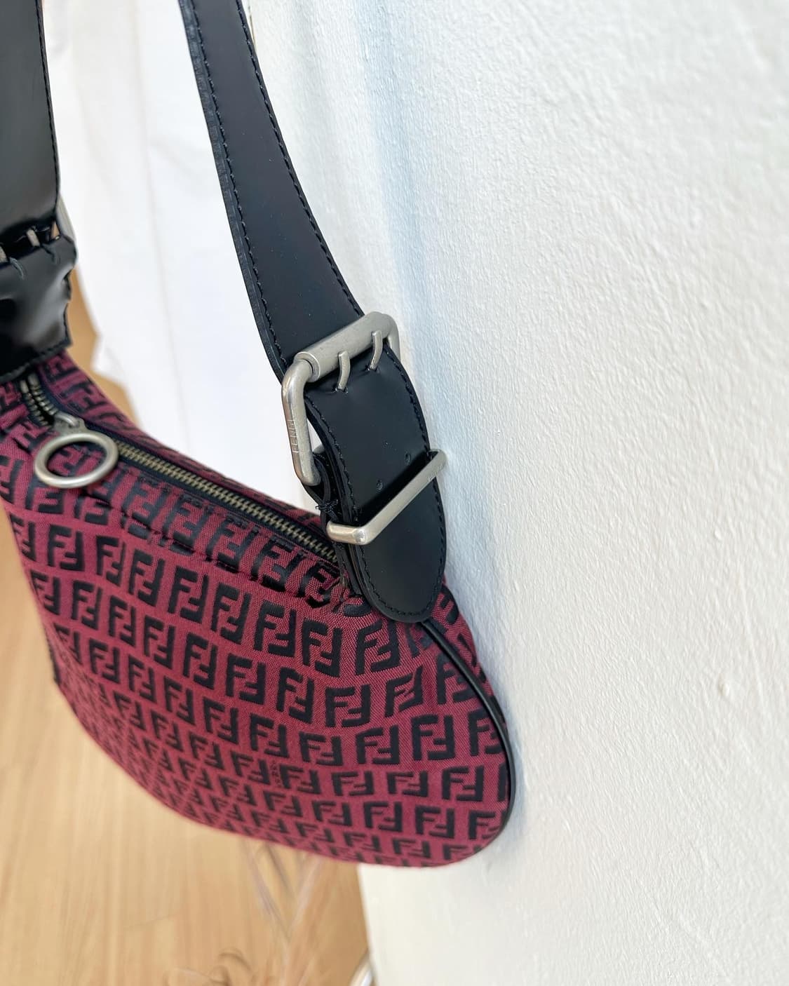 펜디 버건디 주카패턴 버클 숄더백  상품이미지3