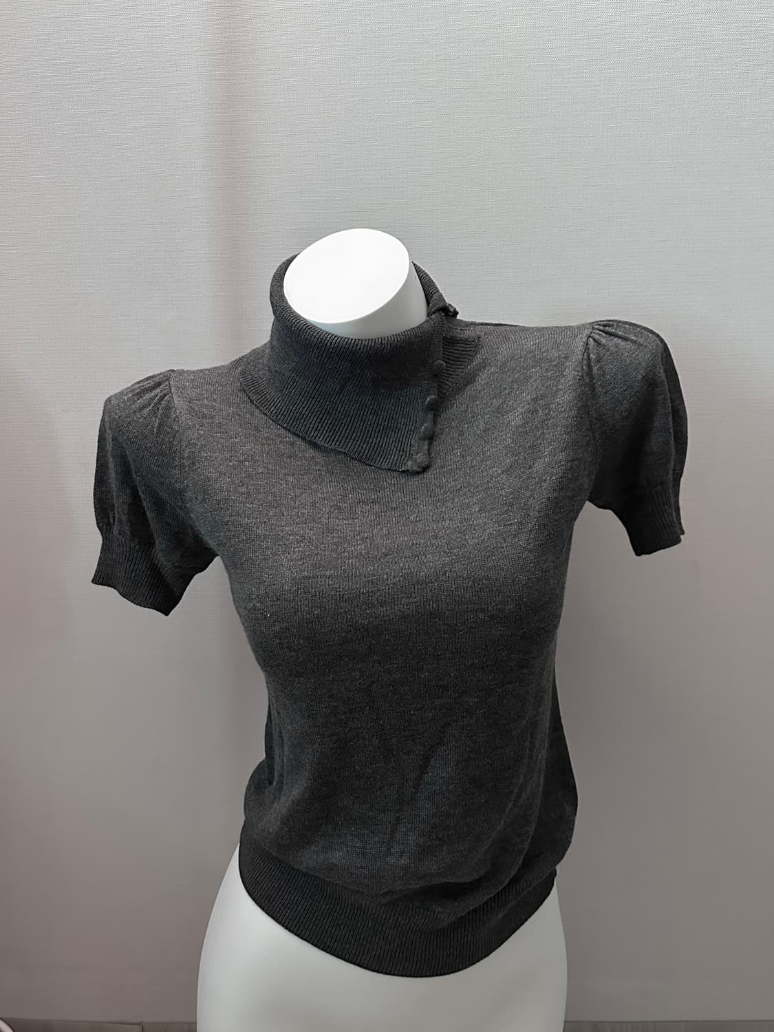 빈티지 버튼 폴라 반소매 니트 상품이미지1