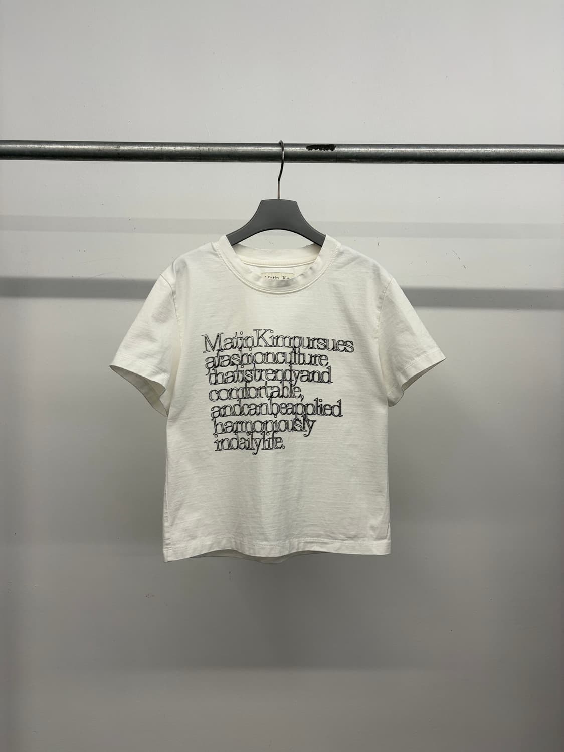 마뗑킴 MATIN KIM THIN TYPO TOP 씬타이포 반팔티 상품이미지1