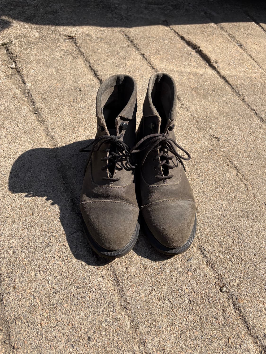 230) Dr. Martens 브라운 스웨이드 레이스업 부츠  상품이미지5