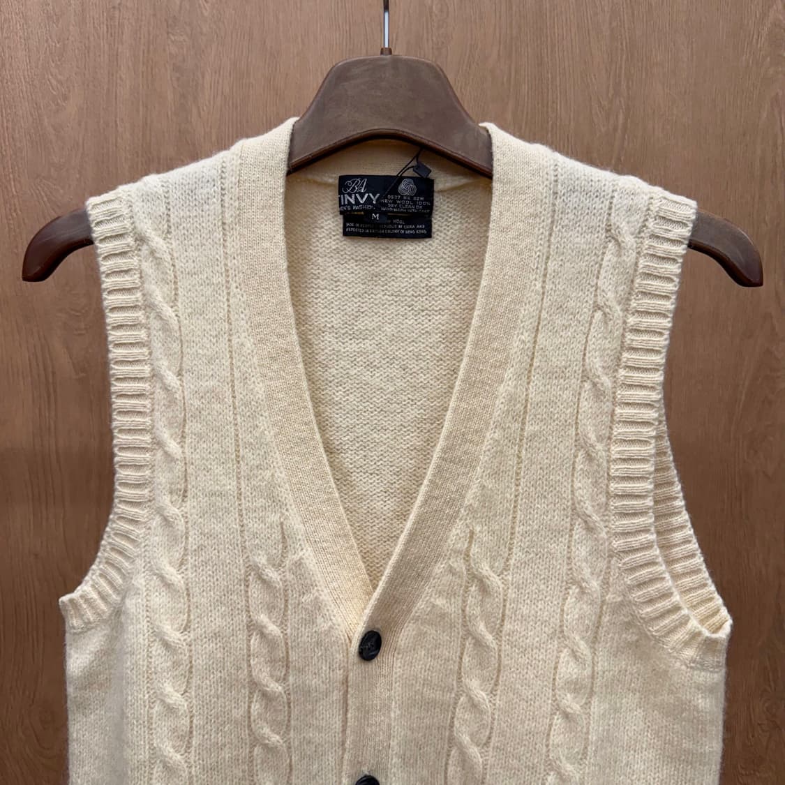 틴비 울 니트 베스트 케이블 짜임 버튼 포켓 브이넥 클래식 아이보리 상품이미지4