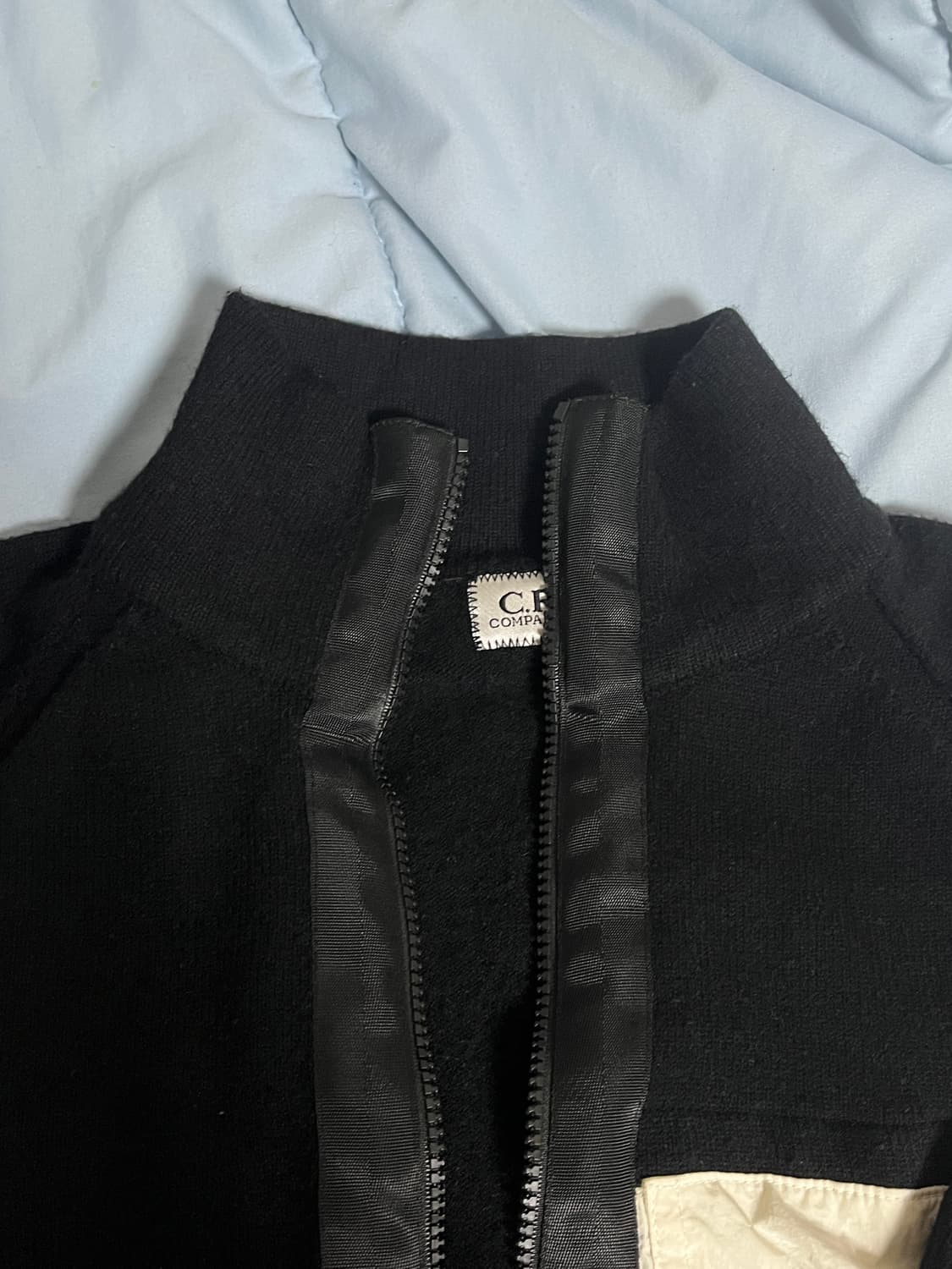 C.P. Company의 매력적인 블랙 집업 니트 100사이즈 상품이미지4