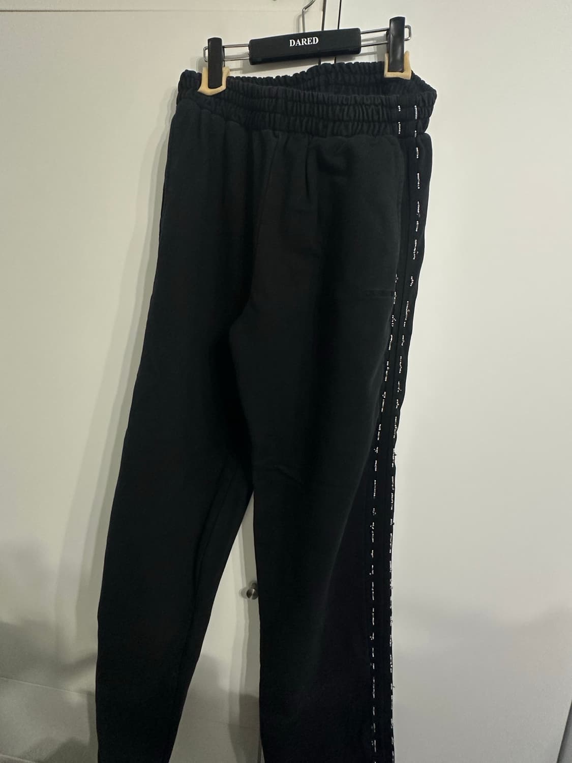 BEADED TRACK PANTS IN PIGMENT BLAck 상품이미지5
