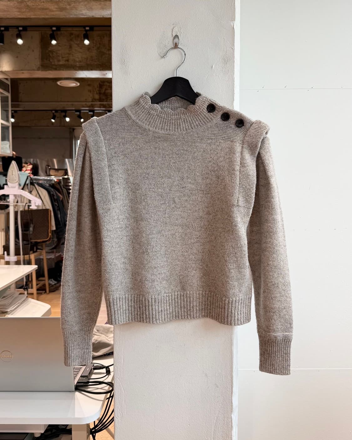 이자벨 마랑 오트밀 숄더 버튼 니트  상품이미지2