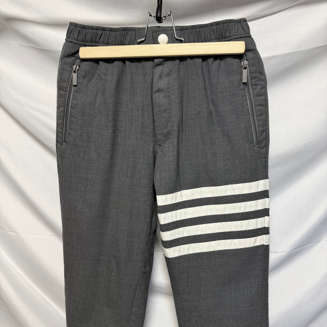 [S급/0] 톰브라운 사선완장 플레인 위브 트랙 팬츠 상품이미지2