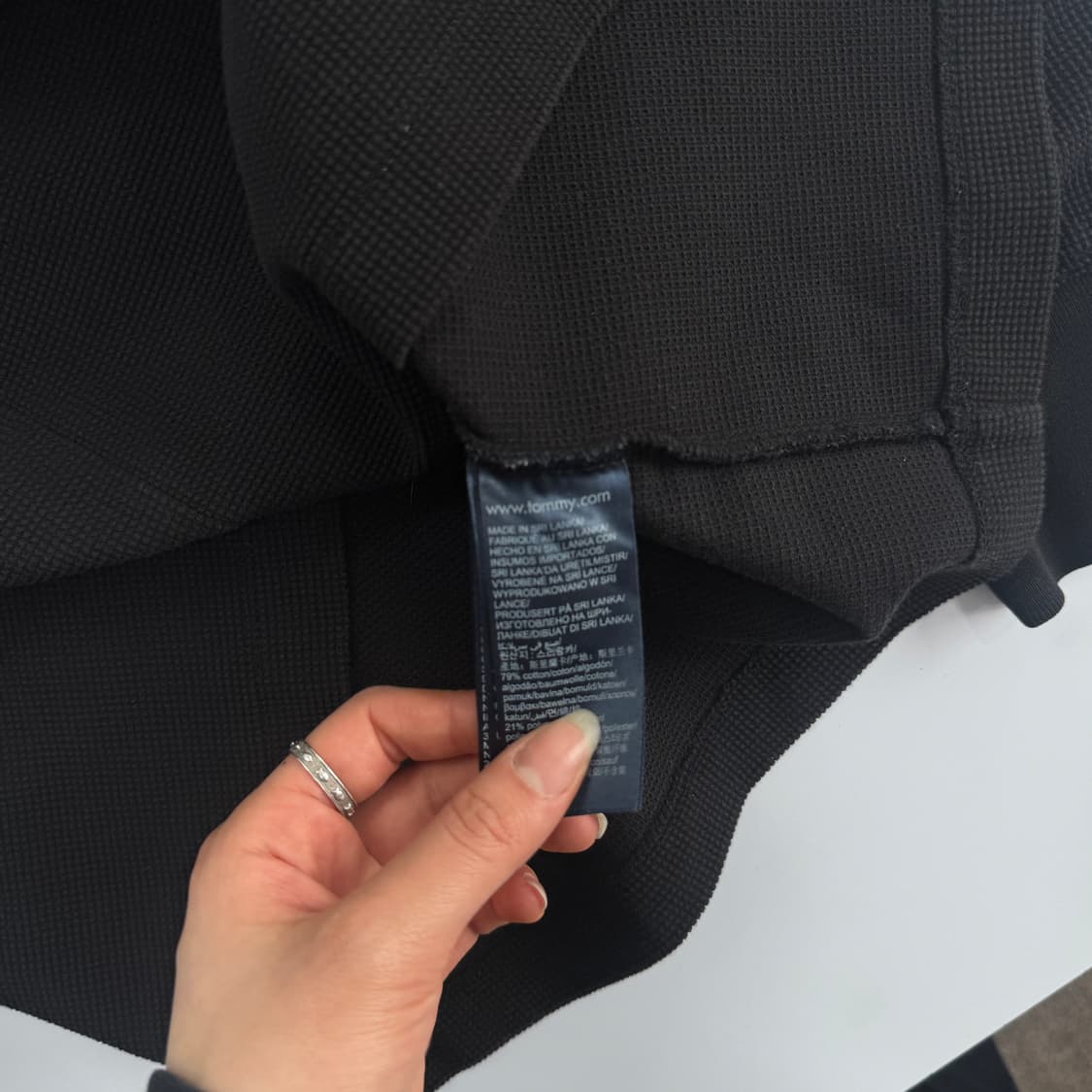 Tommy Hilfiger 타미힐피거 스몰로고 헨리넥 블랙 니트 상품이미지6