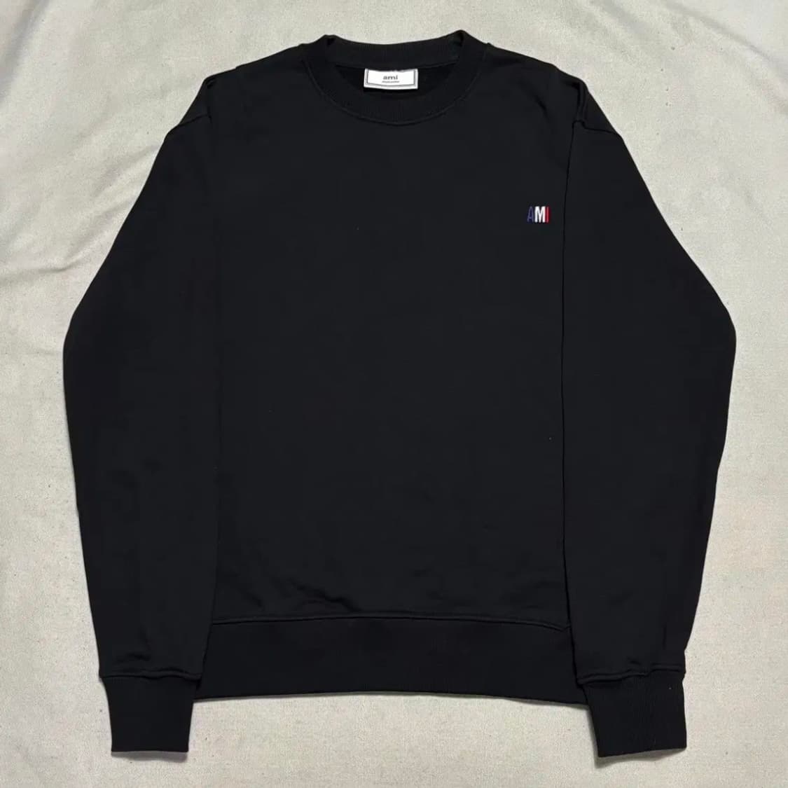아미 19FW 컬러 로고 블랙 맨투맨 상품이미지2