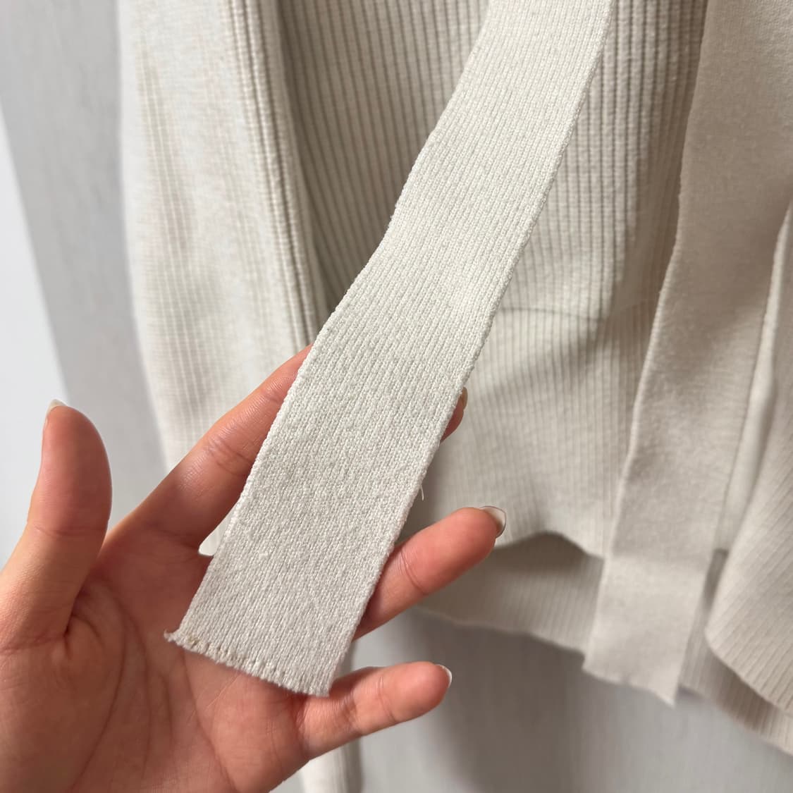 (m) 쿠오세 리본 컷아웃 니트 상품이미지5