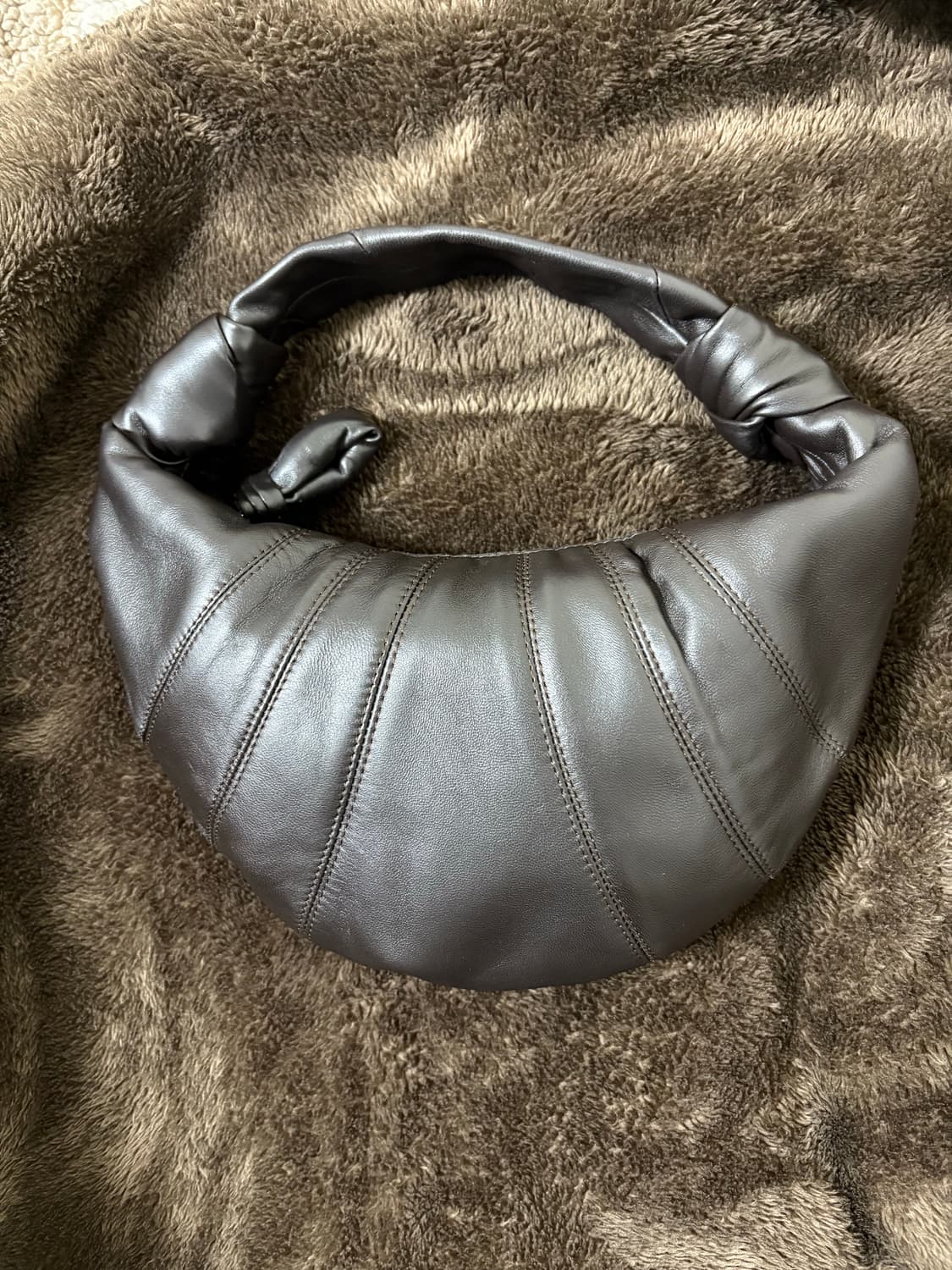 르메르 미니포춘 크로아상백 다크초콜릿 판매해요 상품이미지1