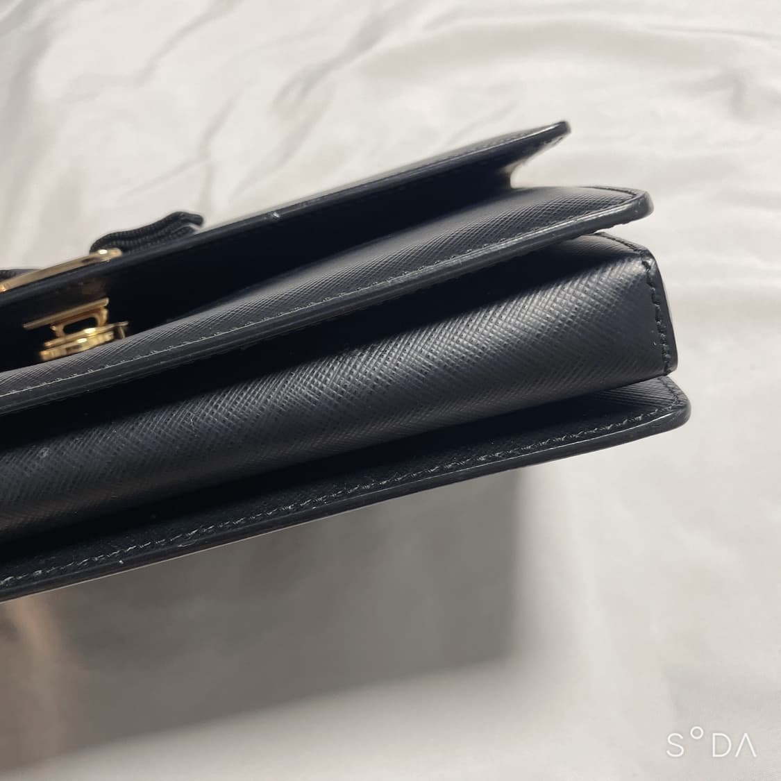 페라가모 블랙 체인백 간치니 FF 로고 크로스백 상품이미지3