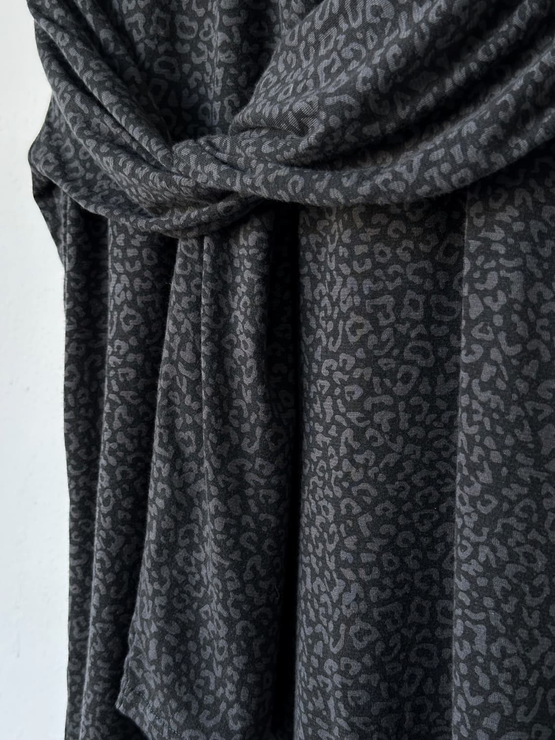 Leopard pattern high gauge stretched top 상품이미지5