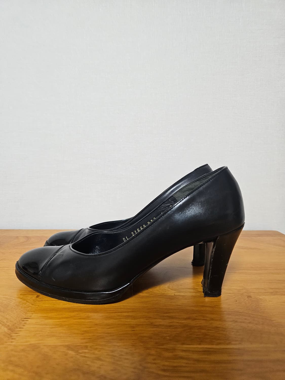 [신발정리] 페라가모 에나멜 콤비 펌프스 (6B / 230mm) 상품이미지3