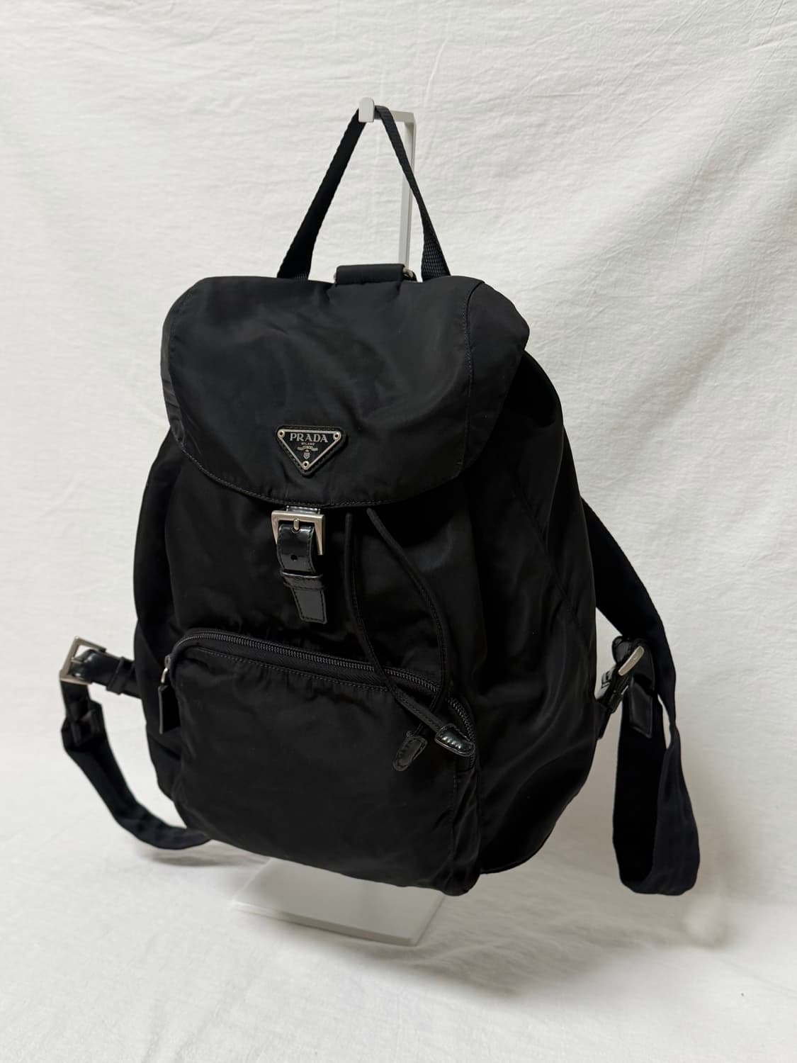 정품 프라다 포코노 나일론 미디움 원포켓 백팩 블랙 상품이미지2