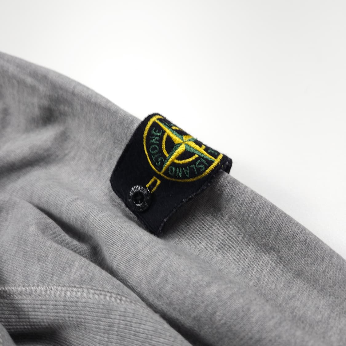 스톤아일랜드 와펜 아카이브 박시핏 후드 집업 (2XL) 상품이미지3