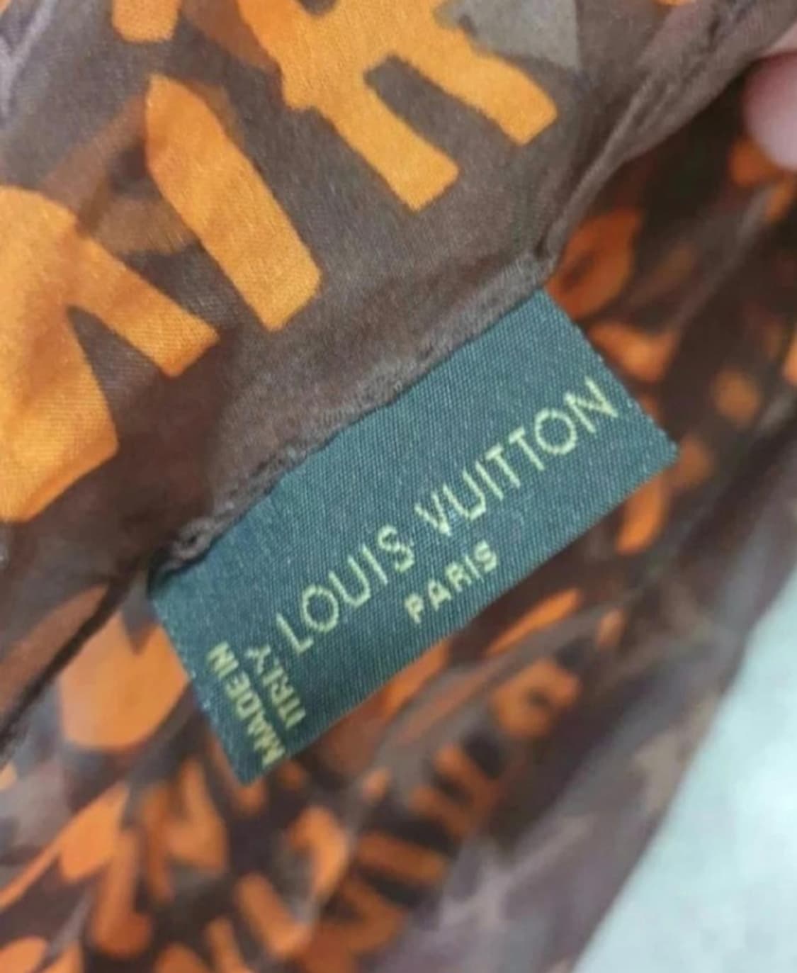 공용 루이비통 실크 롱 스카프 상품이미지4