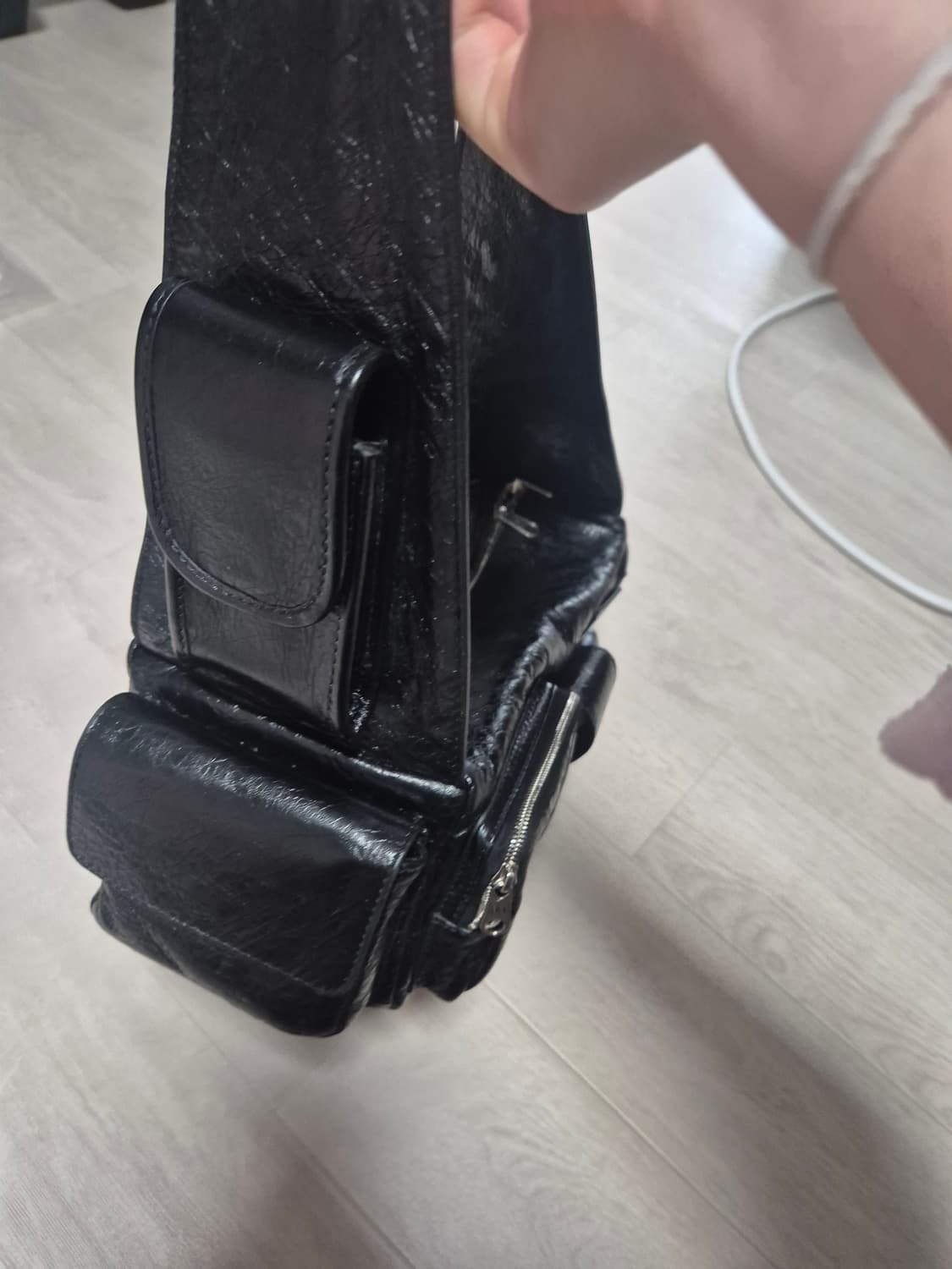 발렌시아가 수퍼비지 슬링백 스몰 블랙 상품이미지3