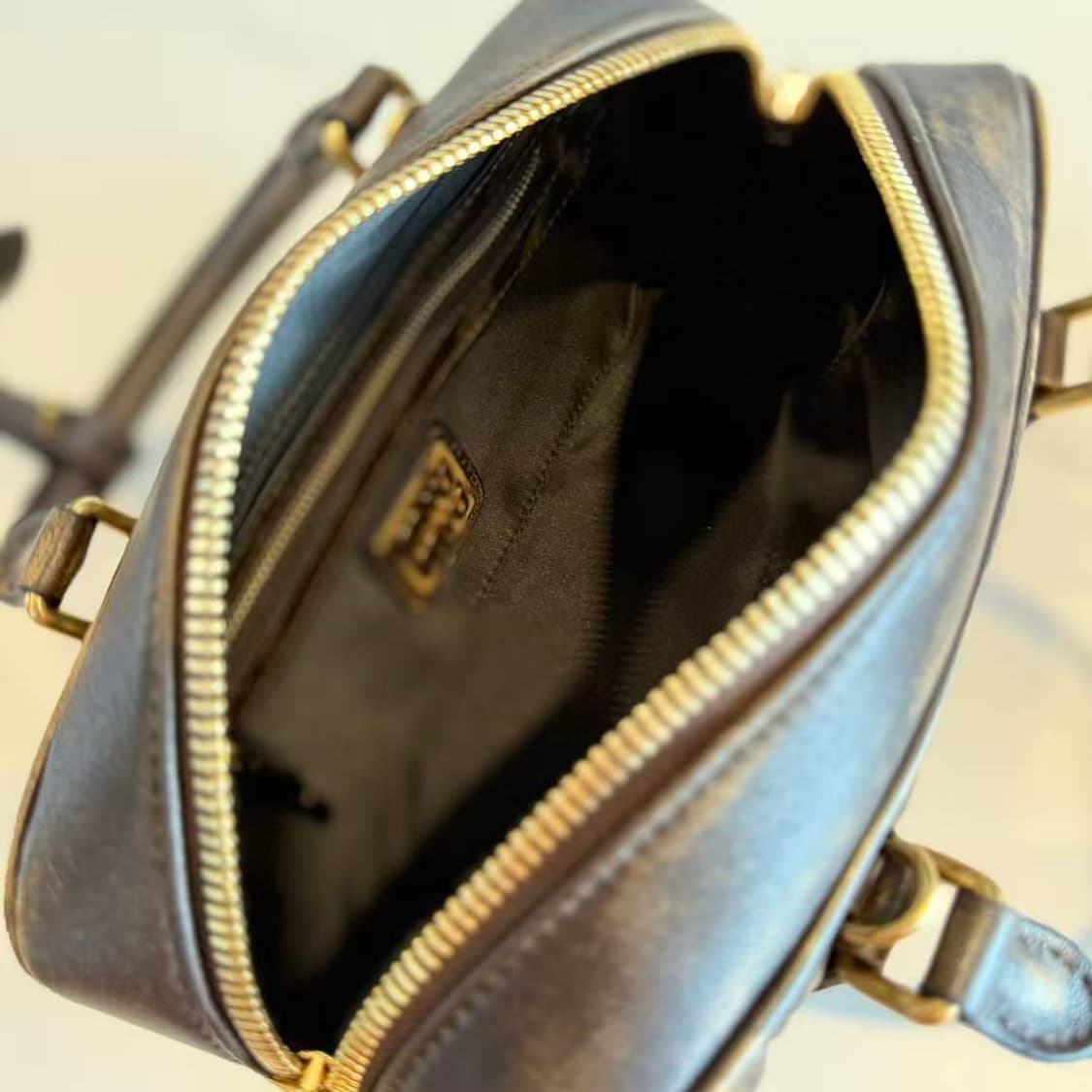 미우 미우 아르카디 마테라쎄 나파 레더 미니백 블랙 상품이미지2