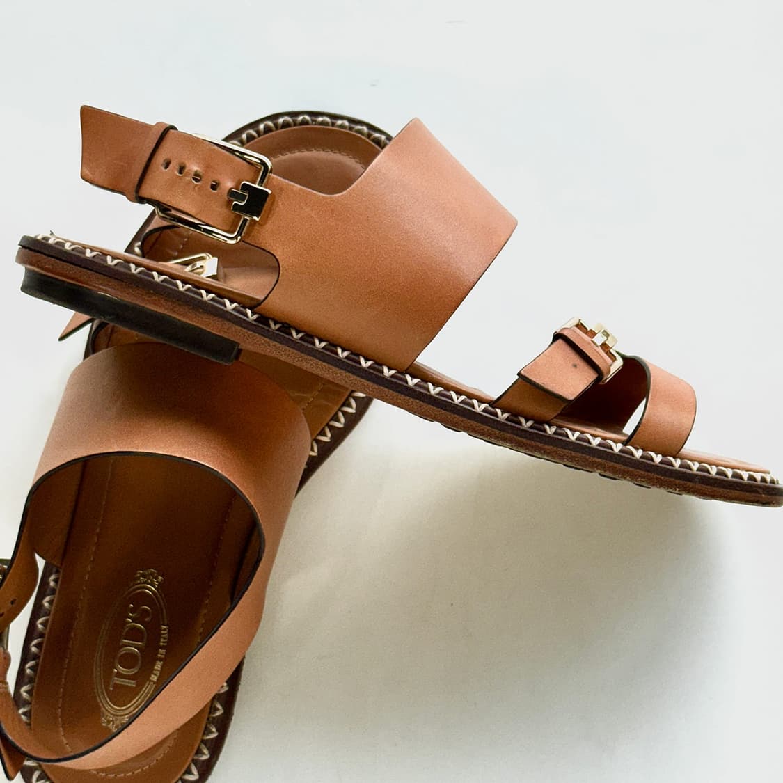 토즈 TODS 레더 버클 플랫 샌들 상품이미지3