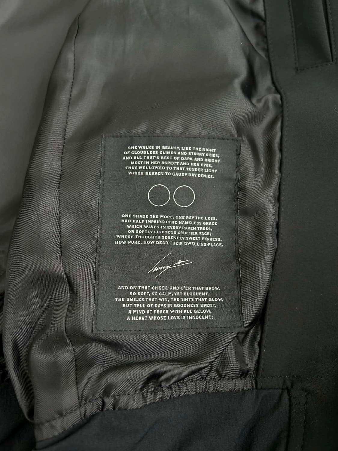 [95] 송지오 컬렉션 24ss 볼륨 다트 하이넥 점퍼 블랙 자켓 상품이미지8