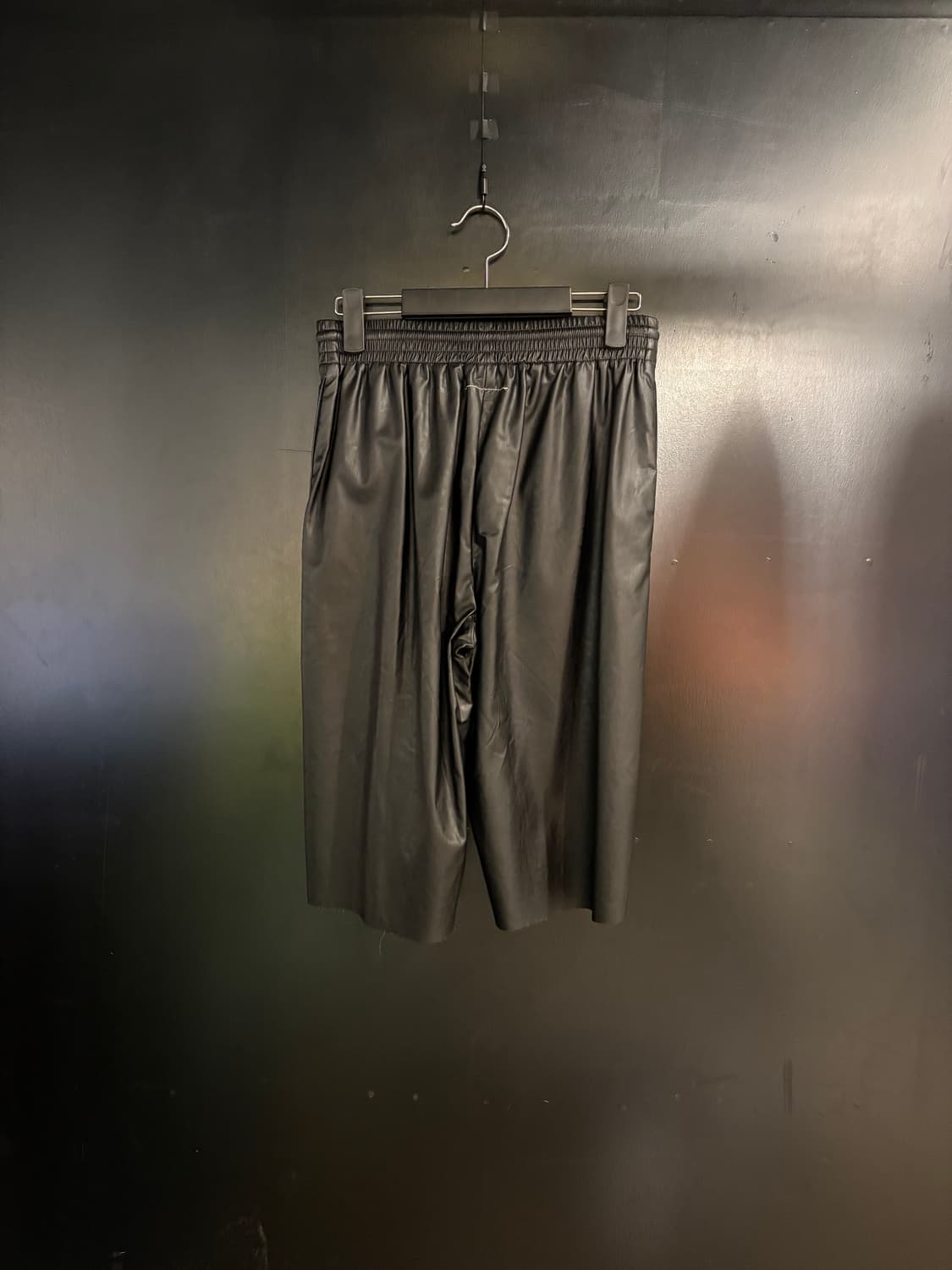 MM6 블랙 레더 반바지 상품이미지2