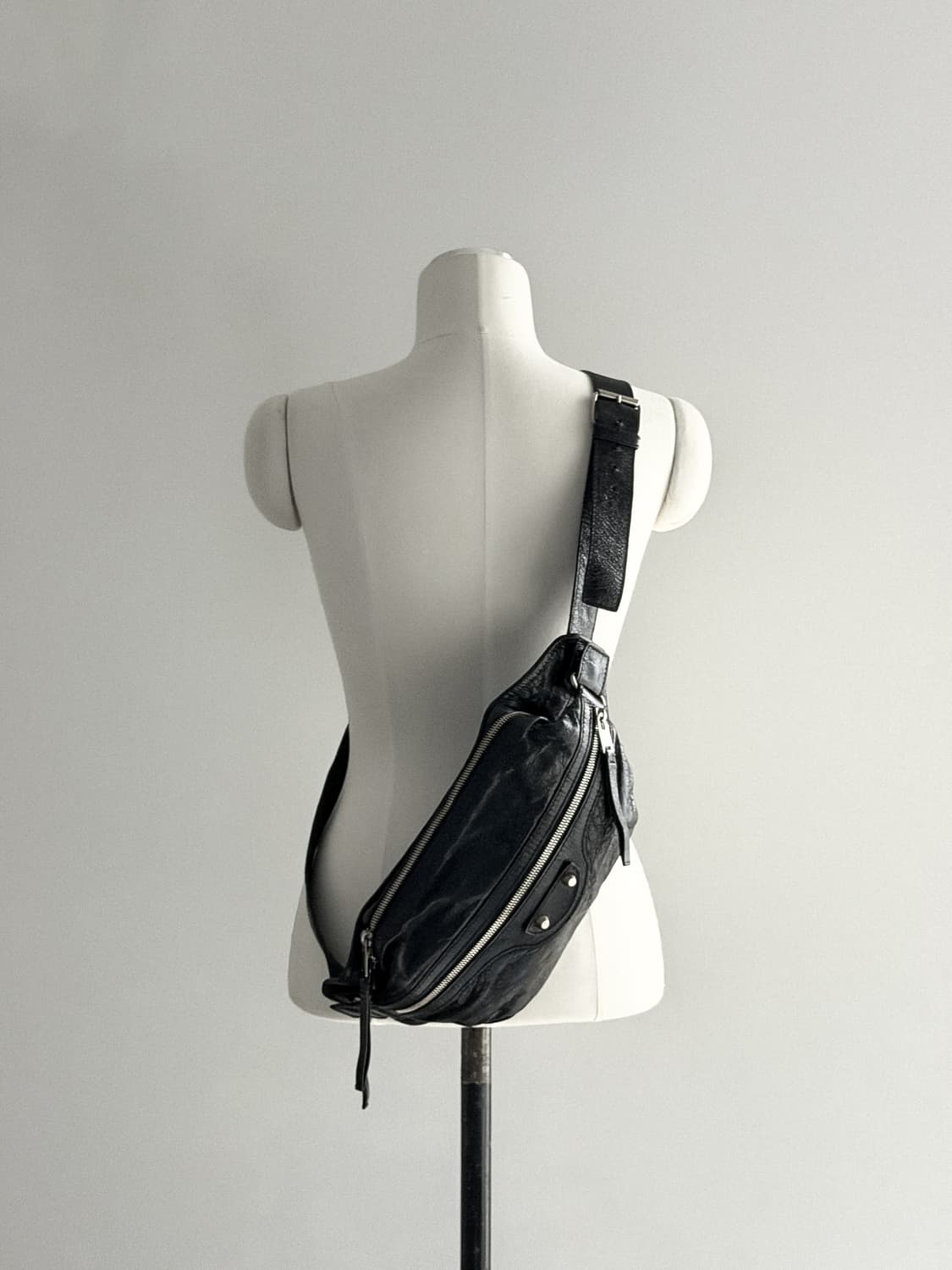 발렌시아가 클래식 모터 시티 범백 상품이미지1