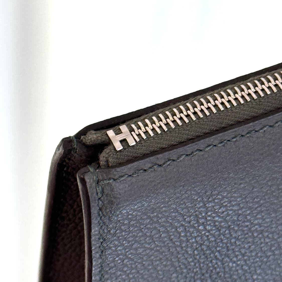 [정품] 에르메스 지펭고 GM 토일리트리 스탠딩 클러치 그리메이어  상품이미지7