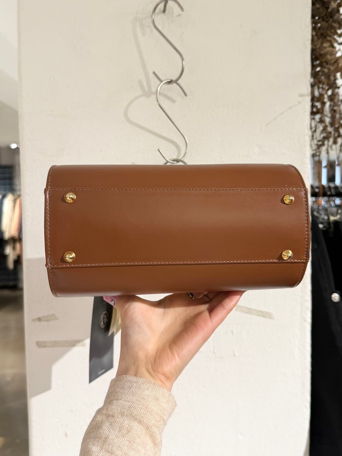 버버리 브라운 레더 금장 탑 핸들 백 상품이미지6