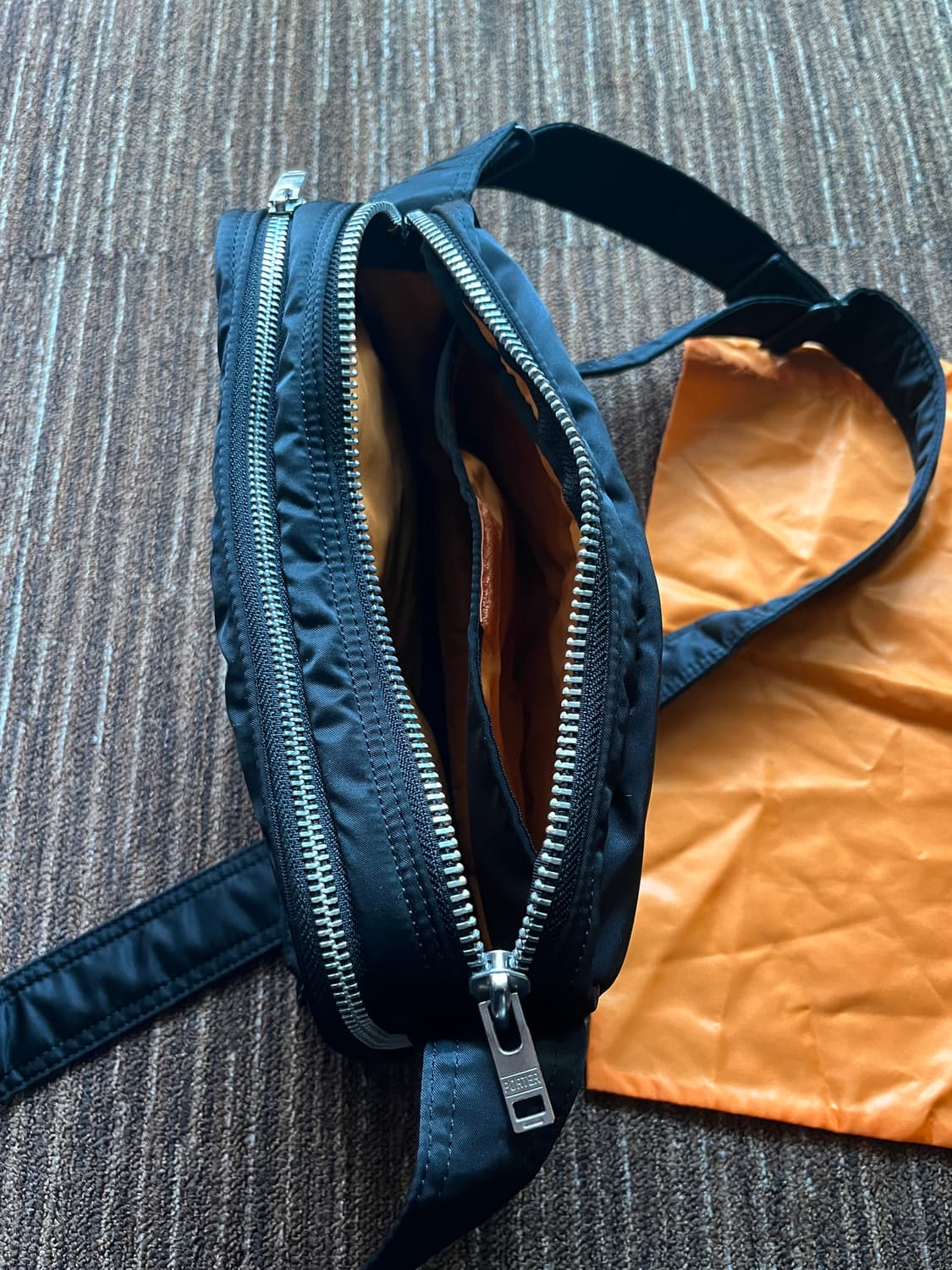 포터 탱커 숄더백 스몰 블랙 상품이미지4