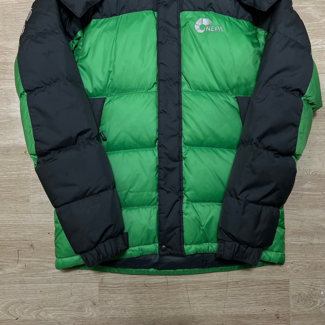 네파 덕다운 로고 투톤 후드 푸퍼패딩 점퍼 [그린/차콜] S/90 상품이미지3