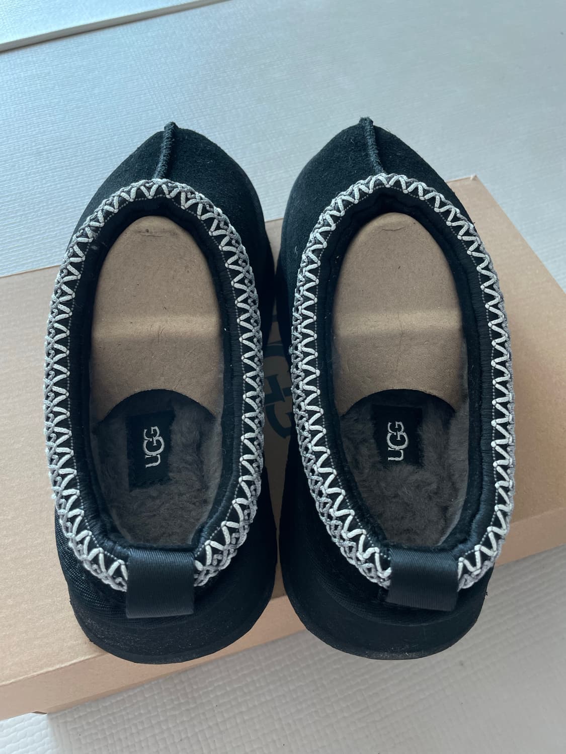 새상품 어그 타즈 블랙 240 상품이미지5