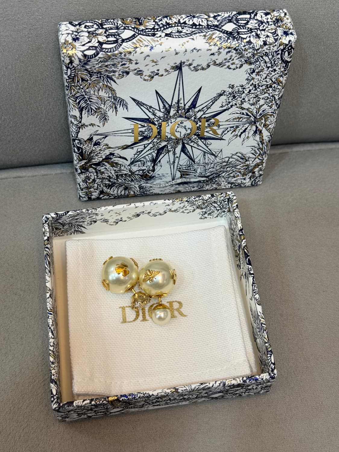 디올 꿀벌 귀걸이 이어링  상품이미지1