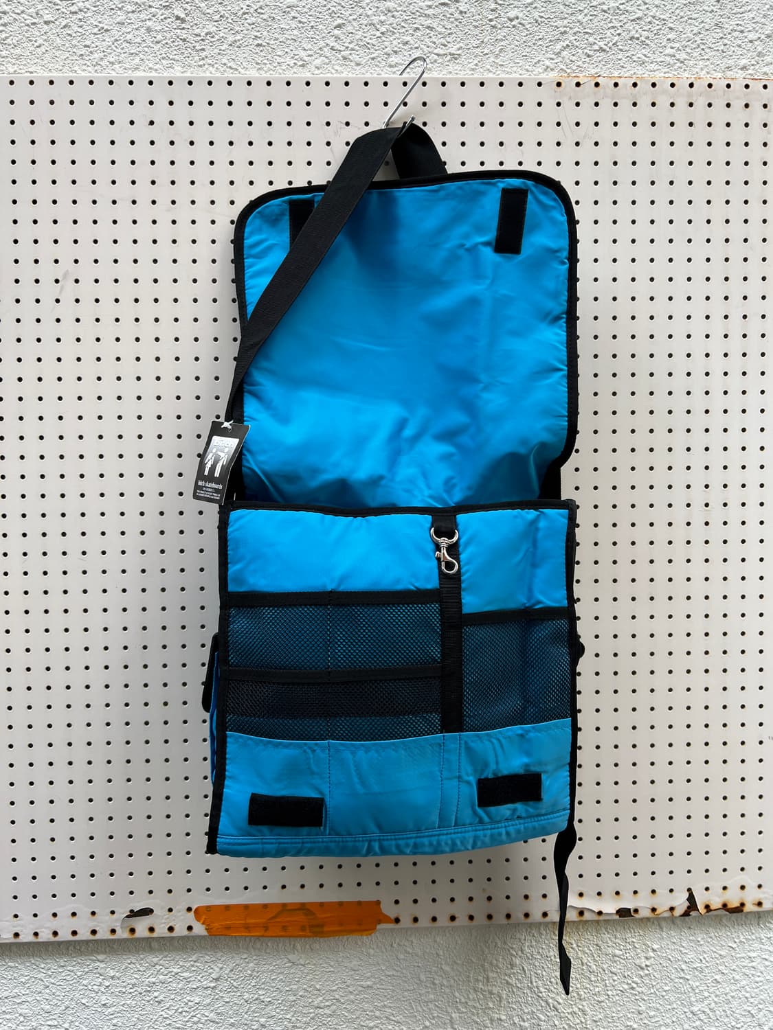 BITCH SKATEBOARDS CROSS BAG 비치스케이트보드크로스백 상품이미지2