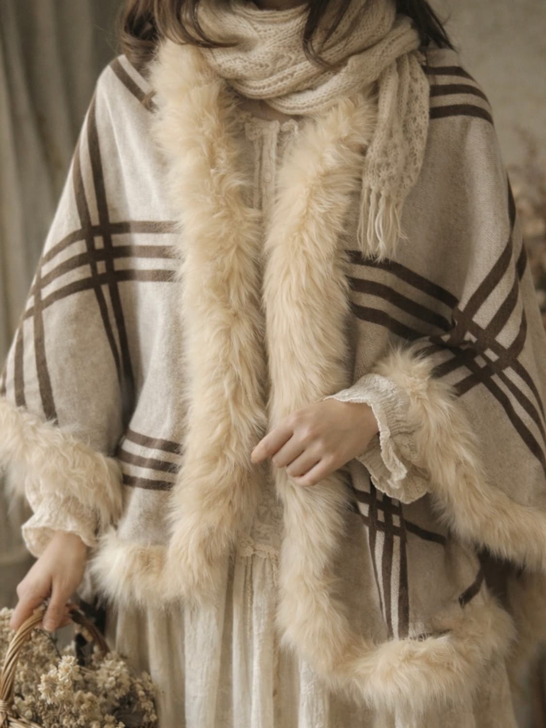 빈티지 체크 퍼 케이프 망토 상품이미지1