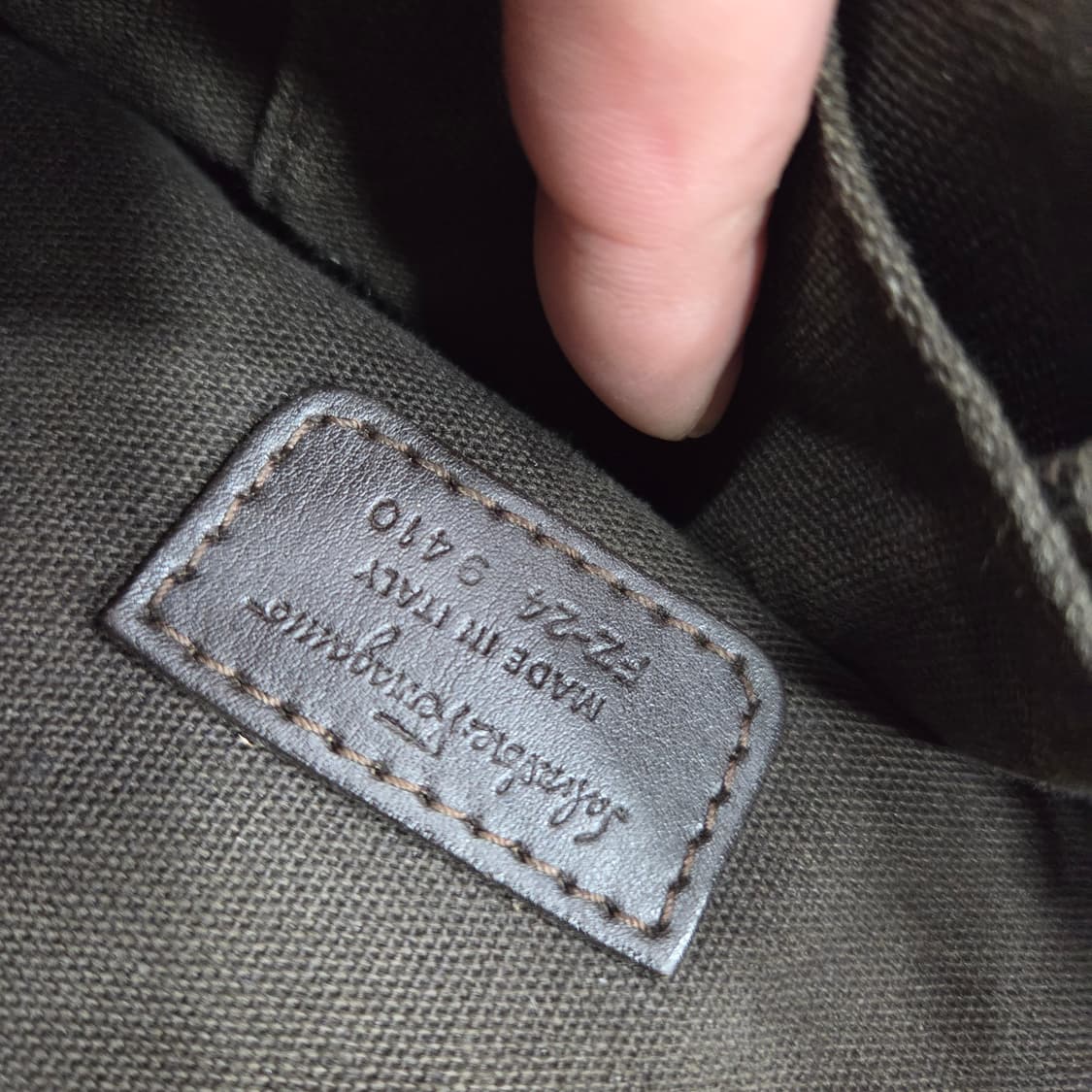 페라가모 크로스백 상품이미지4