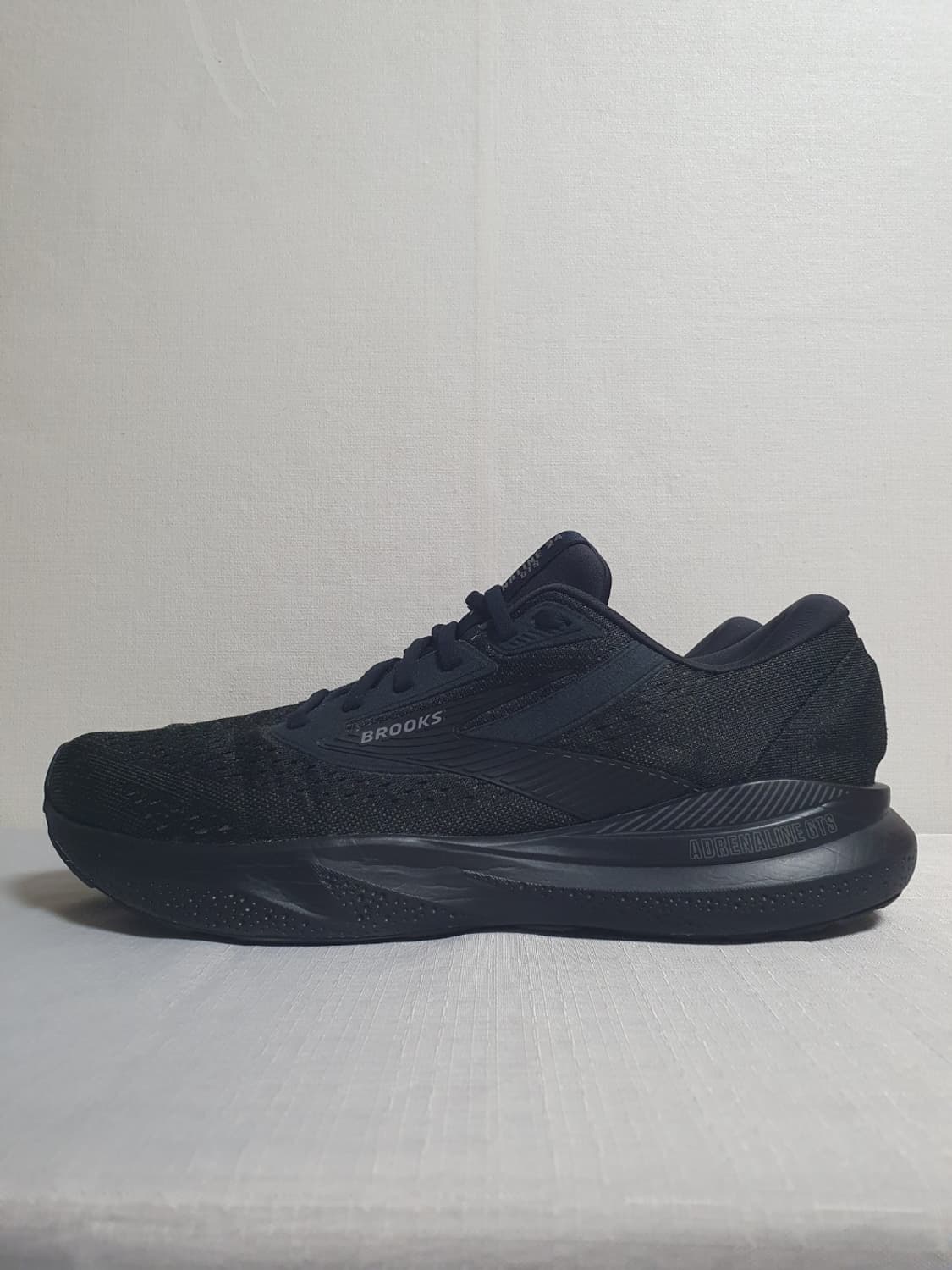 택포 300mm 브룩스 러닝화 아드레날린 GTS24 와이드 블랙 운동화 상품이미지4