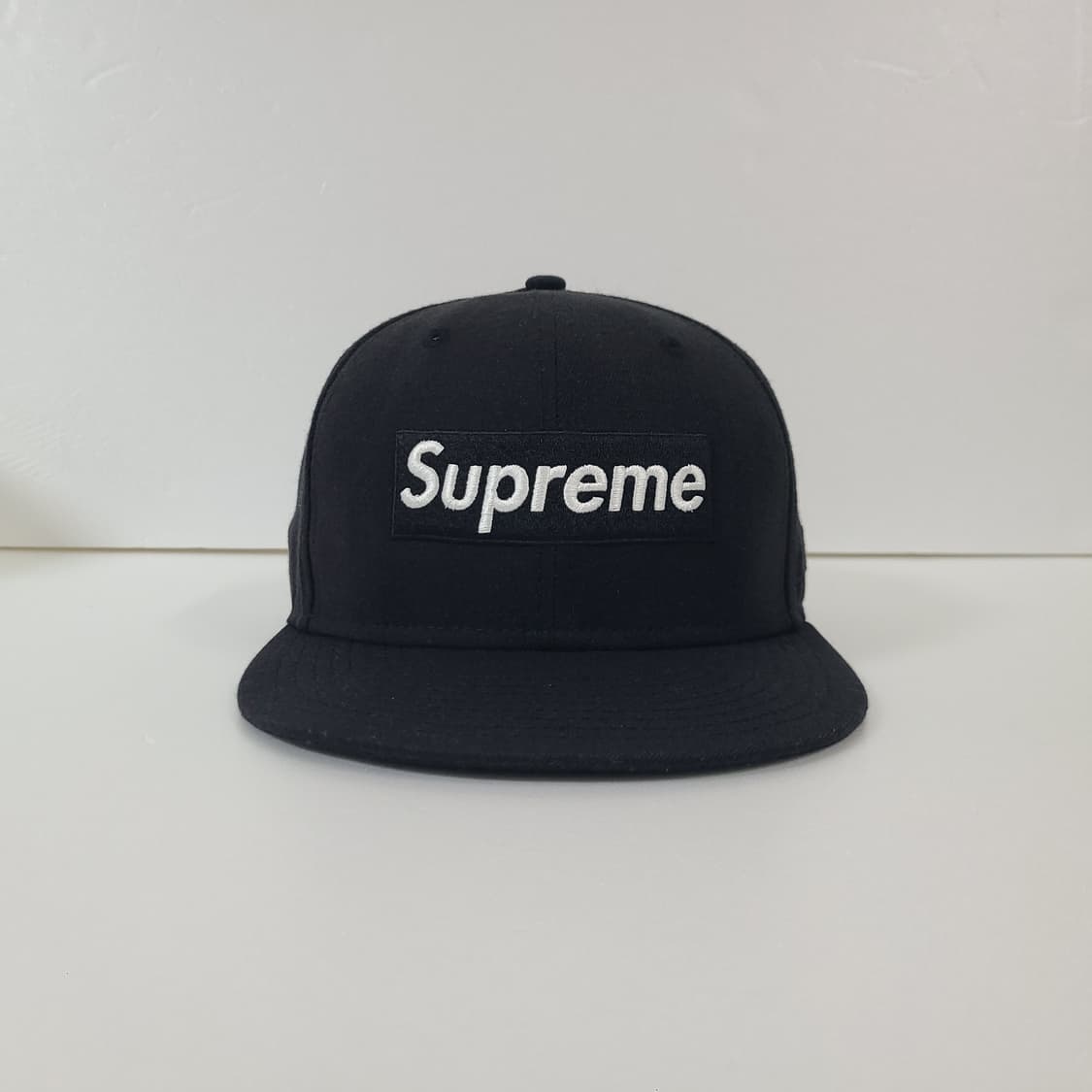 슈프림 X 뉴에라 박스로고 블랙 모자 캡 (57호~58호) 상품이미지1