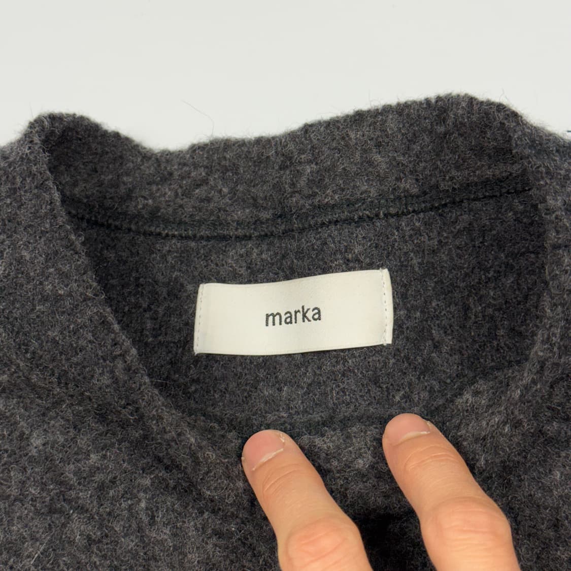 (107) 마카 울 플리스 크루넥 차콜 상품이미지6