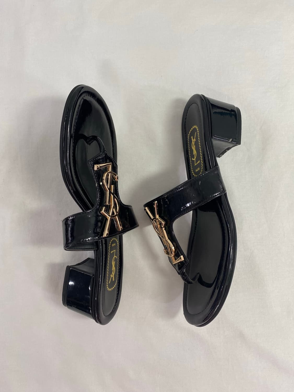 생로랑 YSL 카산드라 페이턴트 레더 샌들 235 <23> 상품이미지2