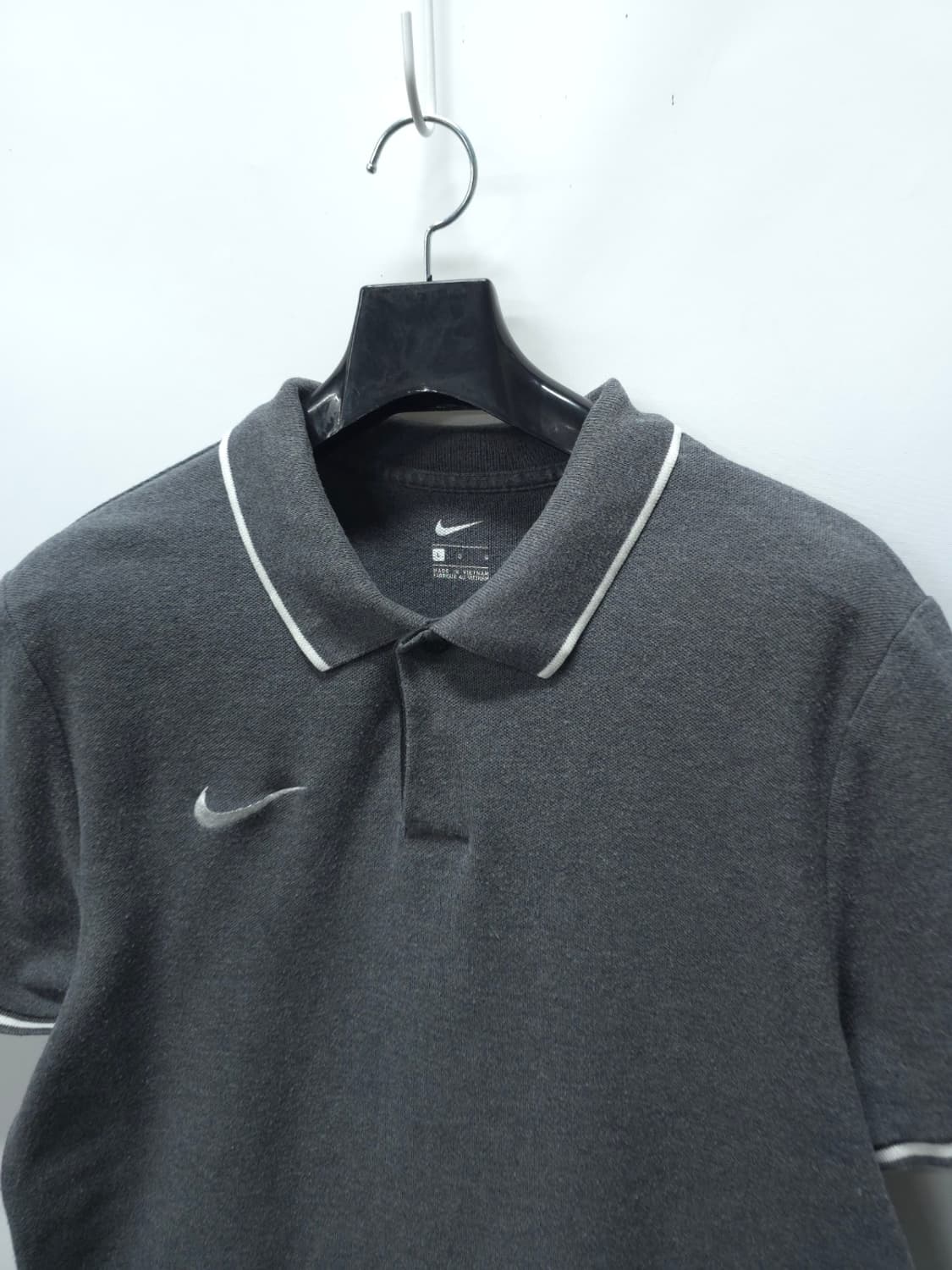 나이키 남성 라인 배색 반팔 카라티 차콜 (100) 상품이미지2