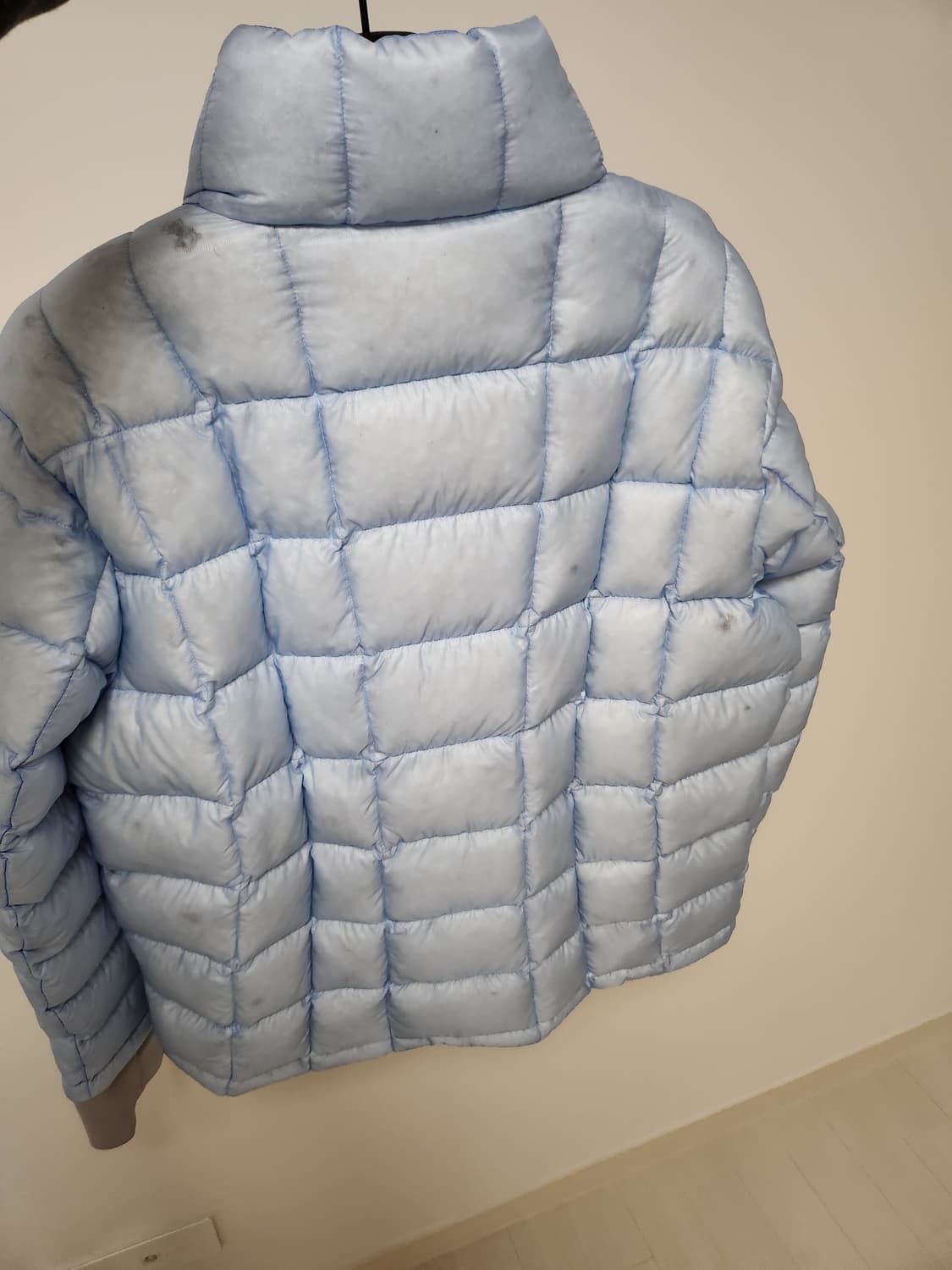 999 휴머니티 하늘색 패딩 상품이미지3